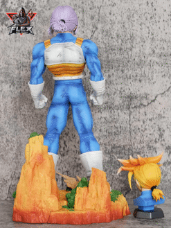 Mặt sau mo hinh Trunks Statue